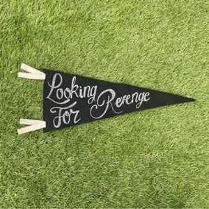LOOKING FOR REVENGE PENNANT #FML130055